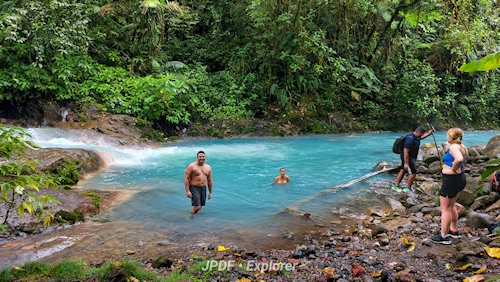 Natación azul - Blue Falls of Costa Rica