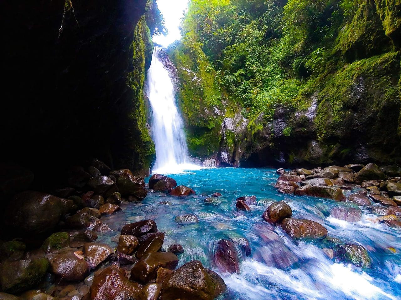 La Gemela left - Blue Falls of Costa Rica